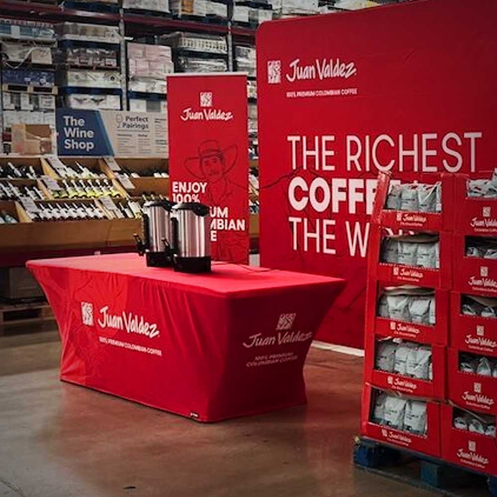 Strike stretch table cover with sleek modern fit